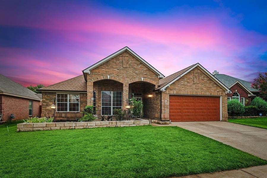 326 Fort Edward Drive, Arlington, TX 76002