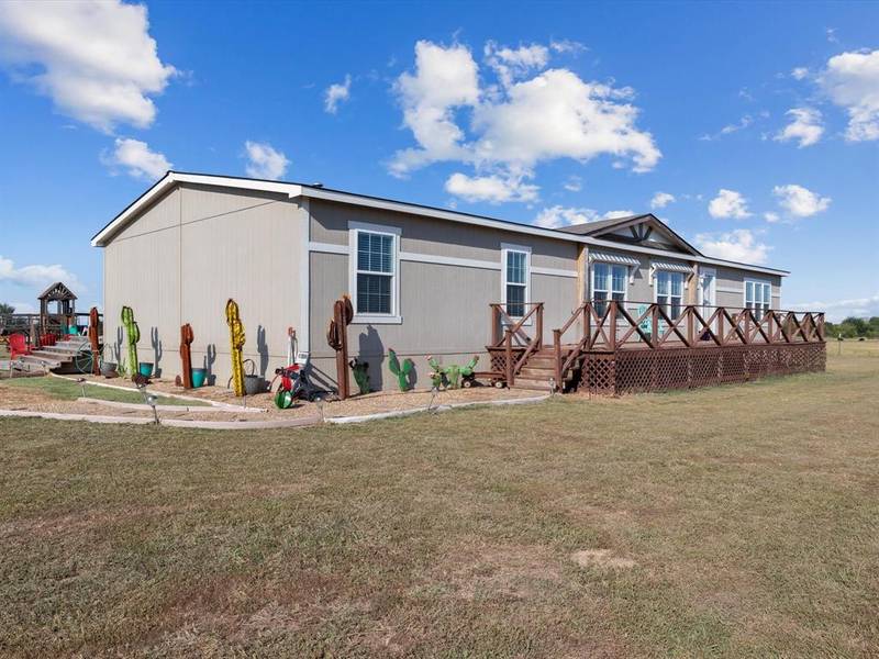 1717 E Lovers Lane, Bells, TX 75414