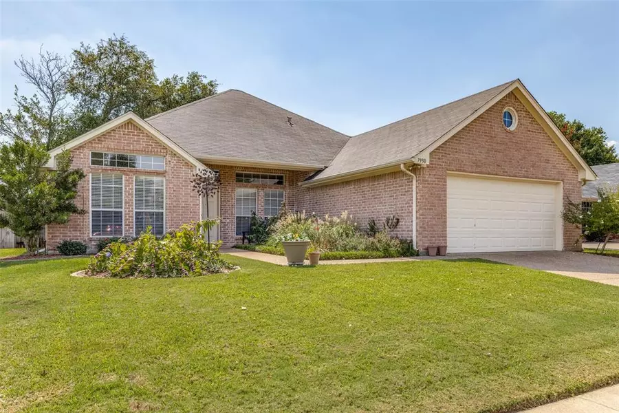 7930 Fox Chase Drive, Arlington, TX 76001