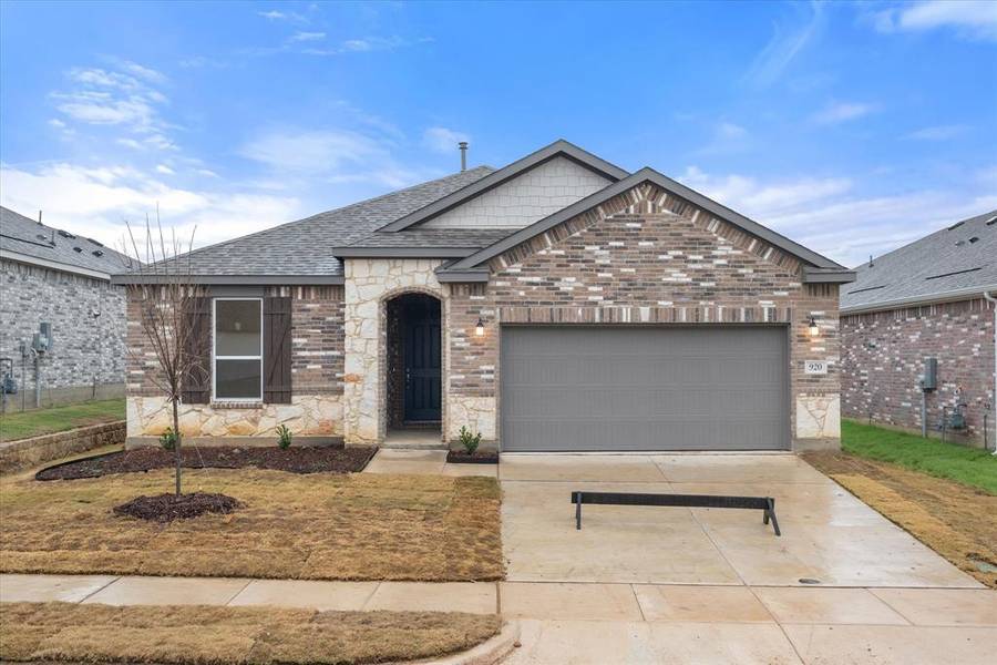 920 Adair Drive, Aubrey, TX 76227