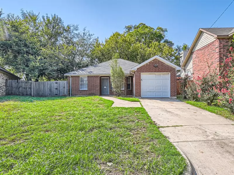 7548 Arbor Hill Drive, Fort Worth, TX 76120