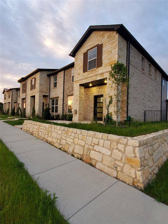 8911 Cave Springs Mews, Rowlett, TX 75089