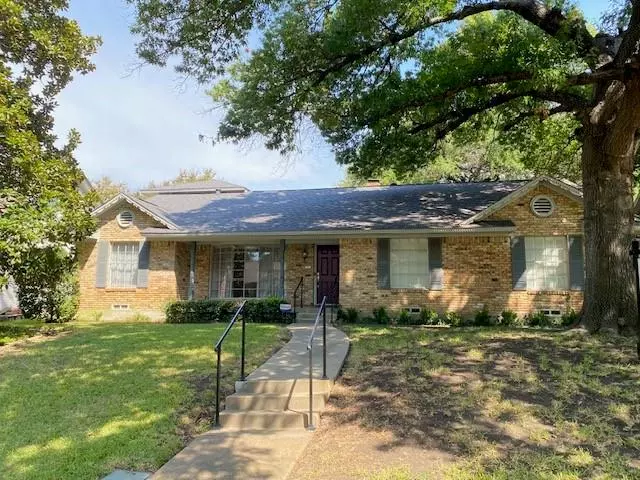 Dallas, TX 75238,9511 COVEMEADOW Drive