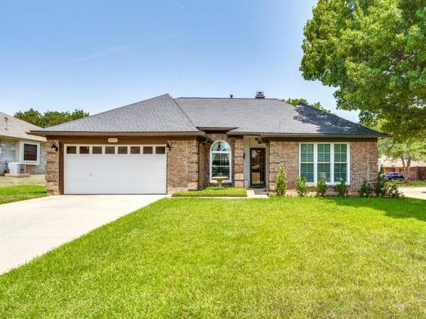 4001 Brownwood Lane, Arlington, TX 76017