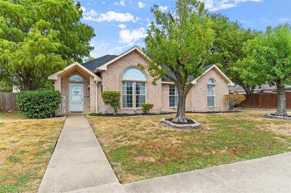 7817 Munich Drive, Rowlett, TX 75089