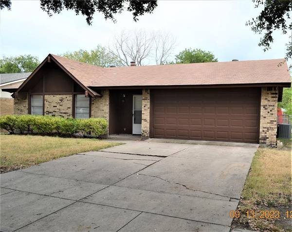 413 Lake Park Drive, Grand Prairie, TX 75052