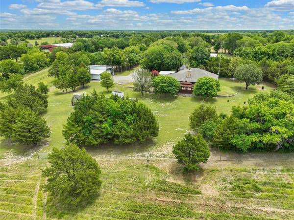 280 County Road 4615,  Trenton,  TX 75490