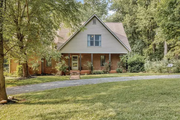 205 Hunting LN, Goode, VA 24556