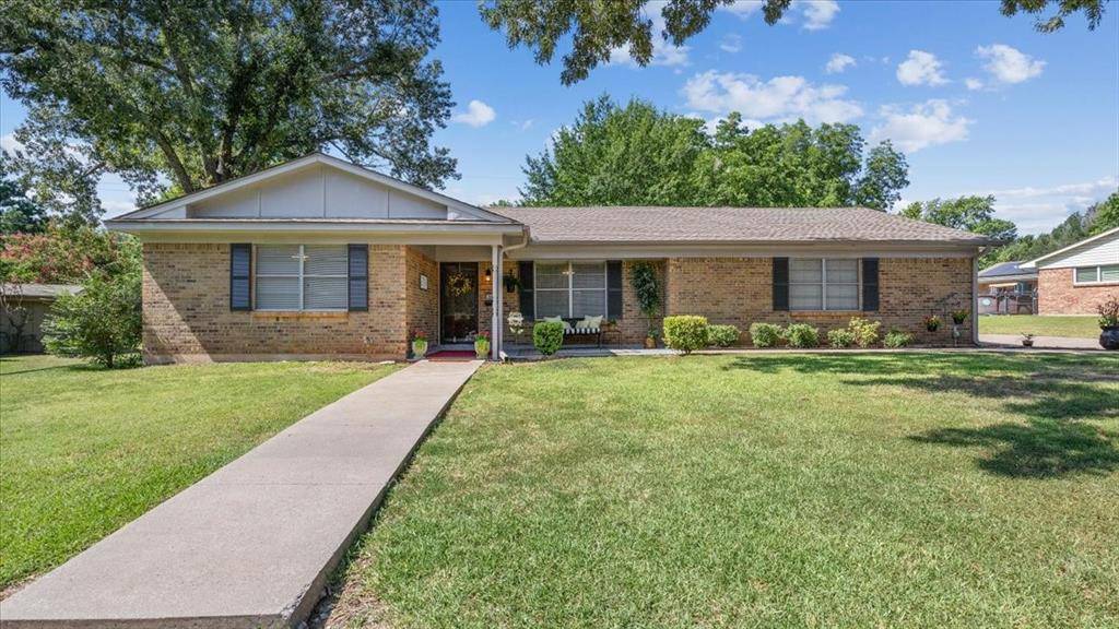 402 Glen Oaks Road, Bonham, TX 75418