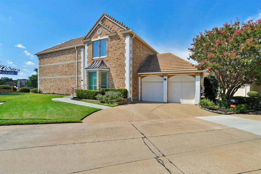 5952 River Bend Drive, Benbrook, TX 76132