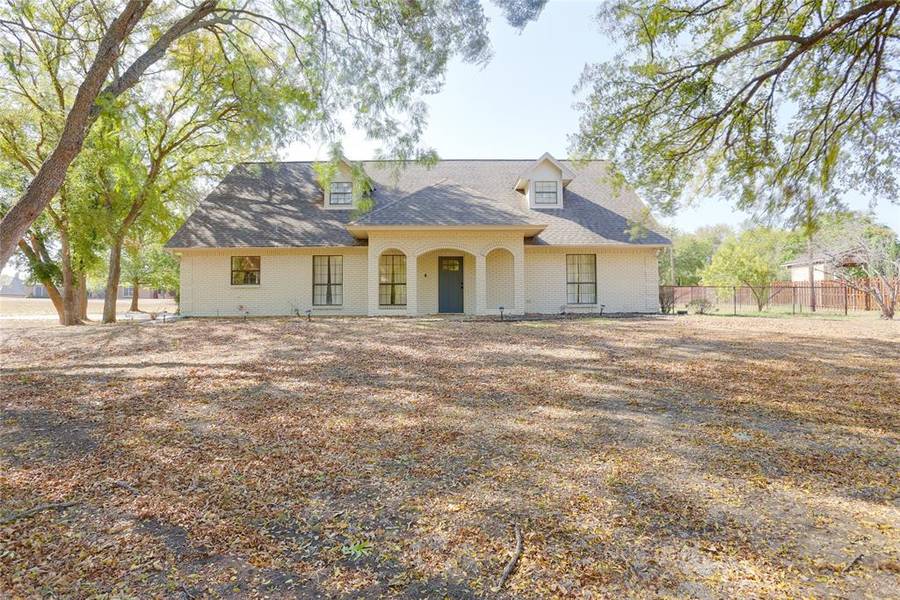 216 Live Oak Drive, Hudson Oaks, TX 76087