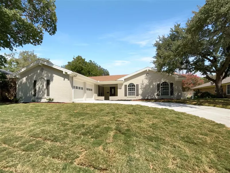 3728 Kelvin Avenue, Fort Worth, TX 76133