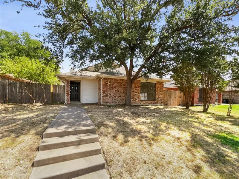 7328 Blackthorn Drive, Fort Worth, TX 76137