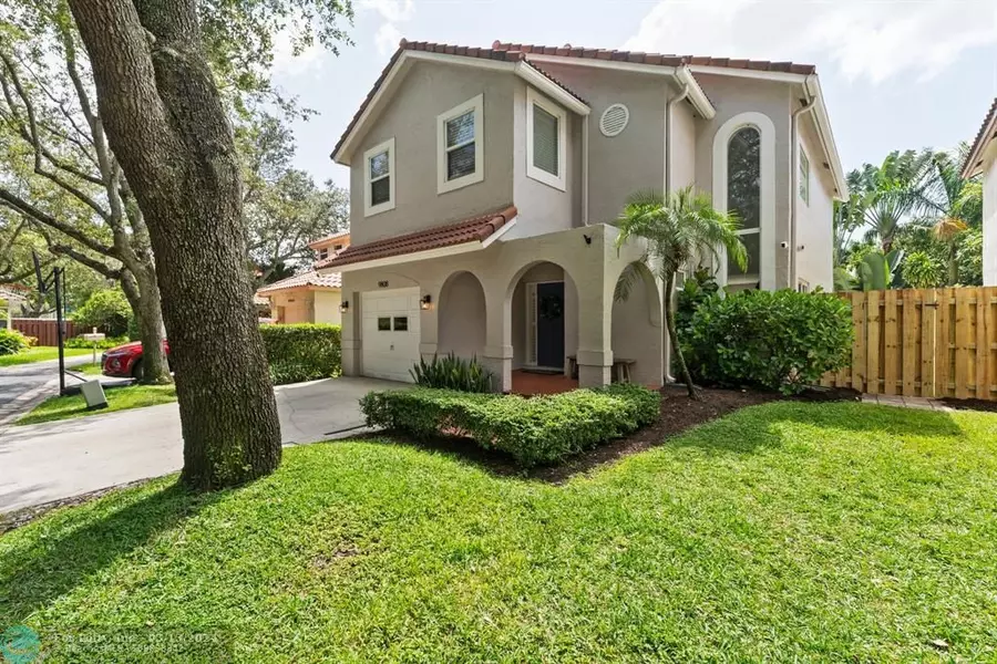 9808 NW 5th Ct, Plantation, FL 33324