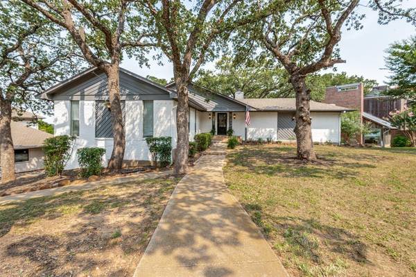 207 Phoenix Drive,  Trophy Club,  TX 76262