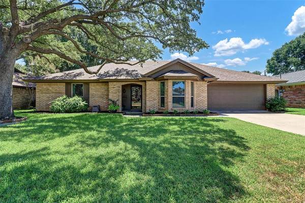 904 Tulane Drive, Arlington, TX 76012