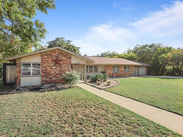 537 Elm Street, Hurst, TX 76053