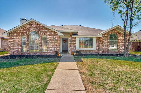 1366 Harvest Hill Lane,  Lancaster,  TX 75146