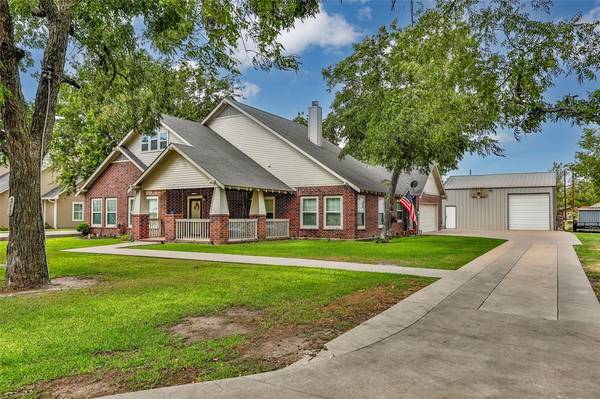 313 Elm Street,  Lindsay,  TX 76250