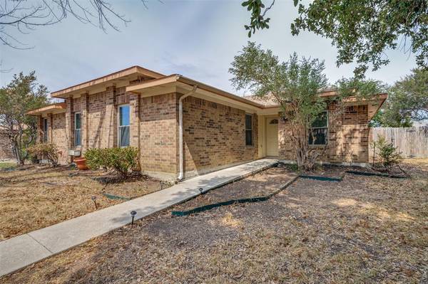 1709 Glencairn Lane, Lewisville, TX 75067