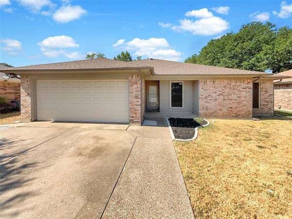 713 Douglas Street, Burleson, TX 76028