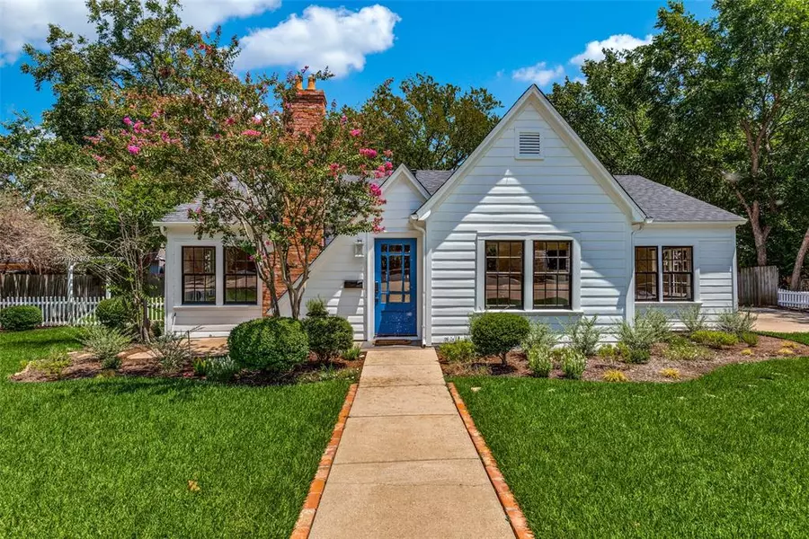 311 Smith Street, Grapevine, TX 76051