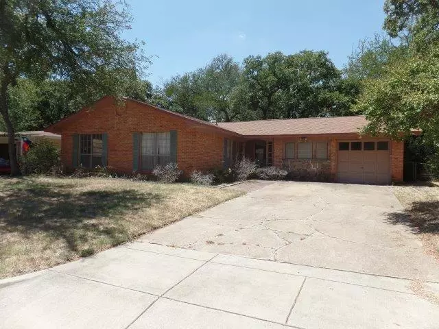 28 Regents Park, Bedford, TX 76022