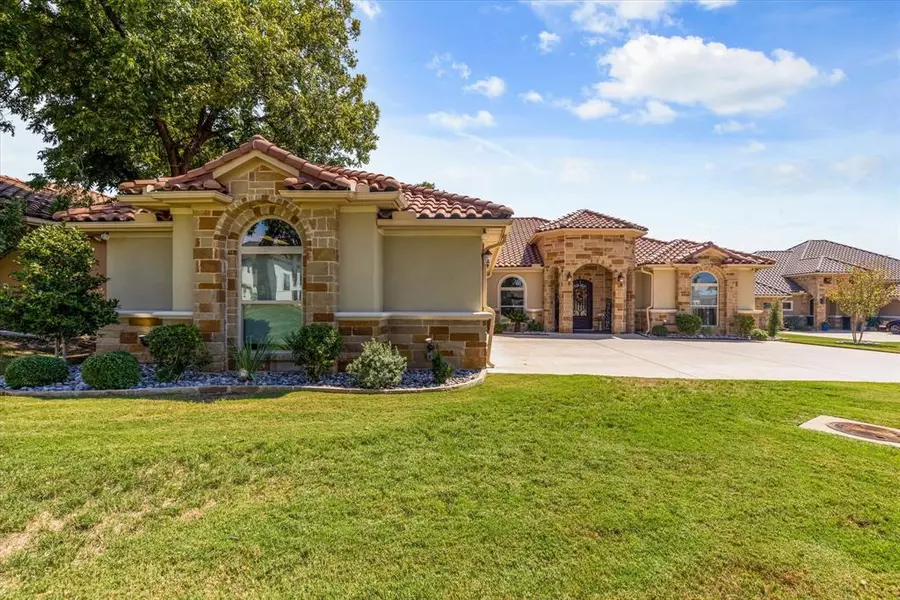 1008 Catalina Bay Boulevard, Granbury, TX 76048