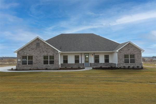 423 Red Roan Ridge, Brock, TX 76087