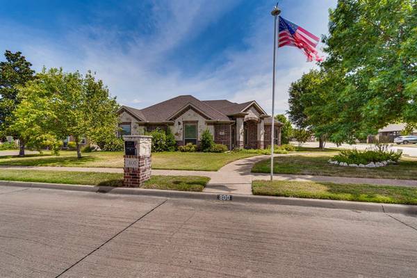 800 Amherst Drive,  Waxahachie,  TX 75165