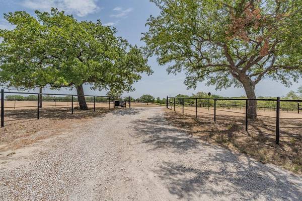 320 County Road 4587,  Boyd,  TX 76023