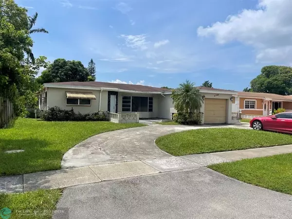 4748 NW 39th St, Lauderdale Lakes, FL 33319