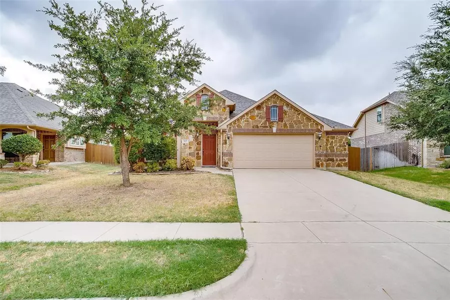 913 Misty Oak Trail, Burleson, TX 76028