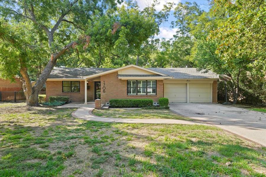 1706 Raydon Drive, Arlington, TX 76013