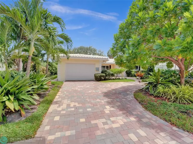 226 Pine Ave, Lauderdale By The Sea, FL 33308