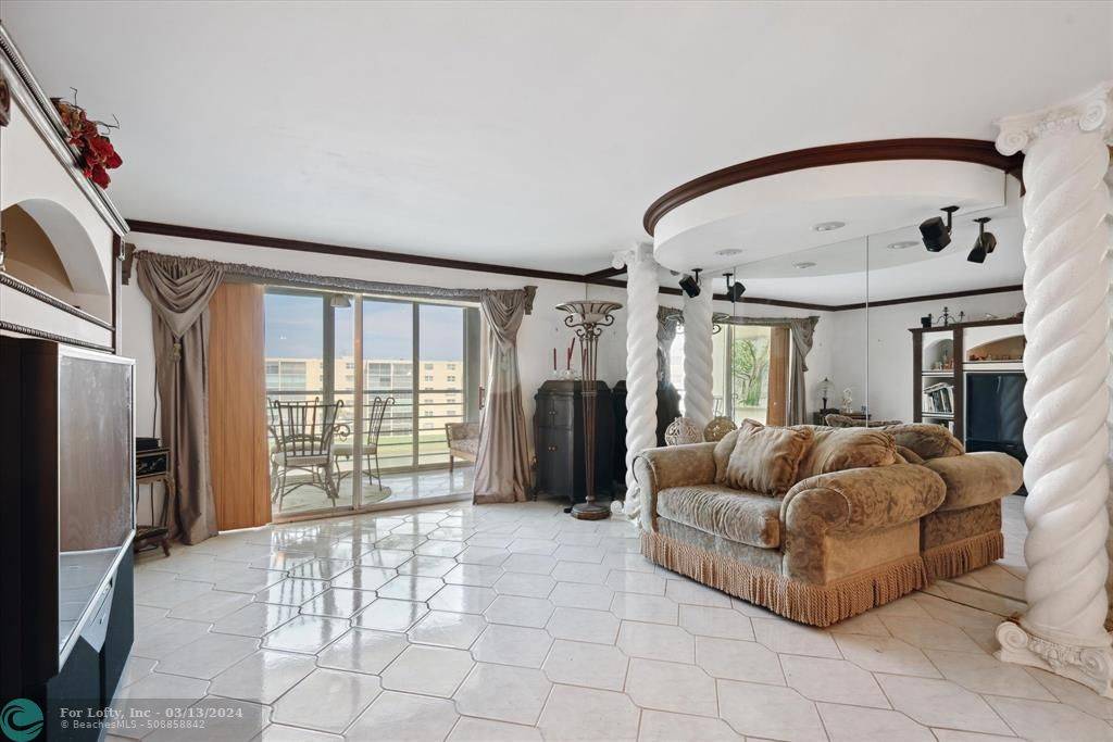 Dania Beach, FL 33004,431 SE 3rd St #502