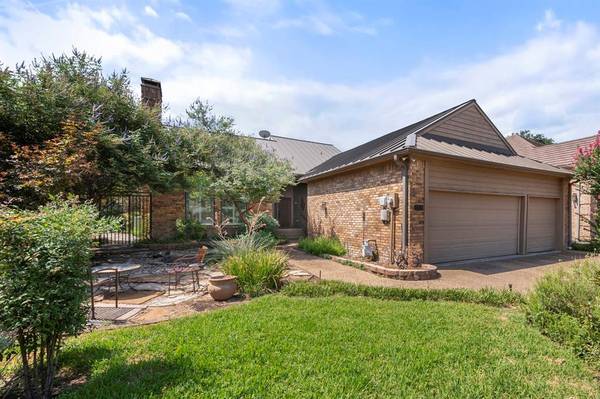 1504 Travis Circle S, Irving, TX 75038