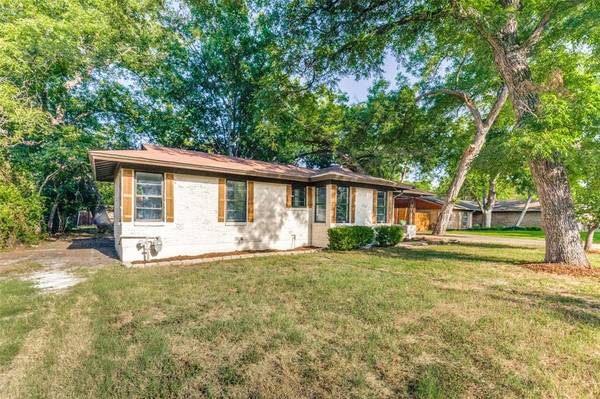 2809 Kingsbury Avenue, Richland Hills, TX 76118