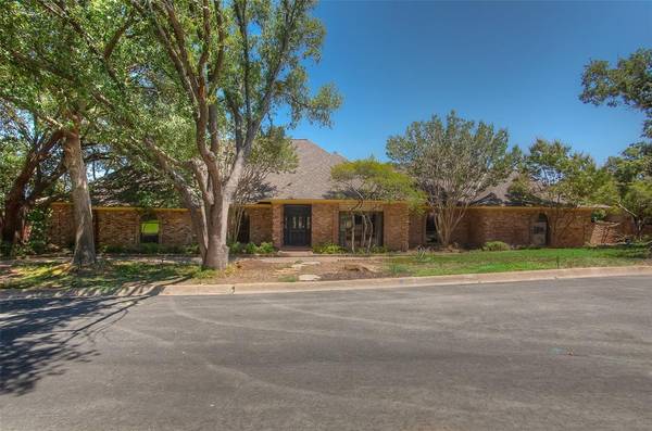 5 Thornhill Road, Benbrook, TX 76132