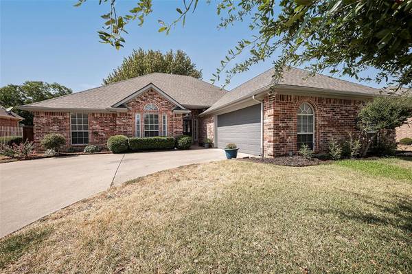 8213 Pecan Ridge Drive, North Richland Hills, TX 76182