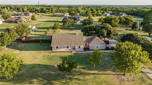 206 Meadowview Circle,  Van Alstyne,  TX 75495