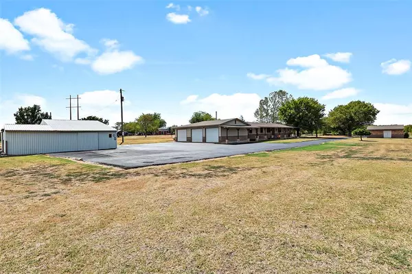 Aubrey, TX 76227,5236 New Hope Road