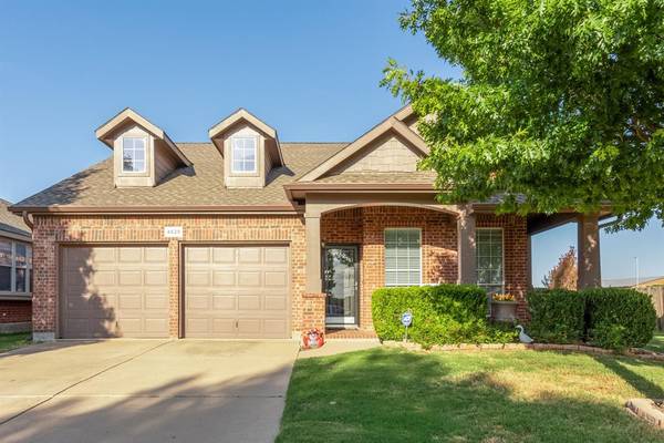 4525 Golden Yarrow Drive, Fort Worth, TX 76244