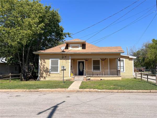 1005 Avenue I, Brownwood, TX 76801