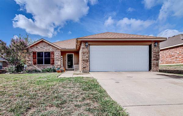 841 Beaver Creek Drive, Burleson, TX 76028