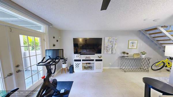 Wilton Manors, FL 33305,653 Cypress Ln  #21b