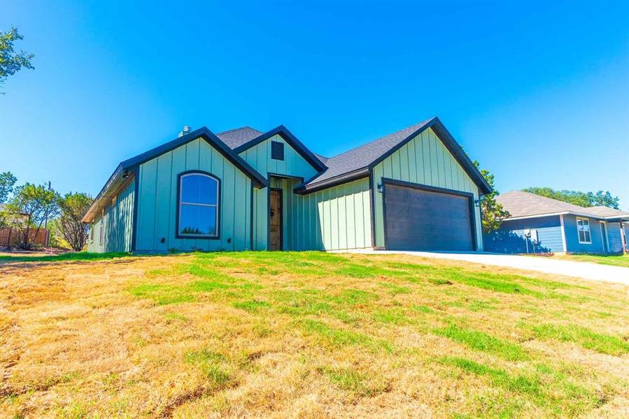 5710 N Lakeside Hills Court, Granbury, TX 76048