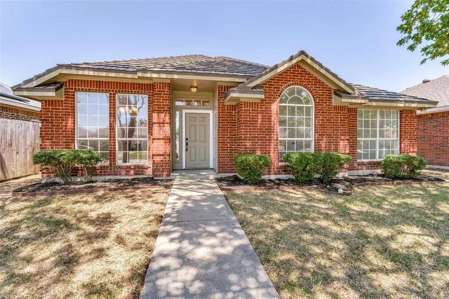 2827 Saint Martin Drive, Lancaster, TX 75146