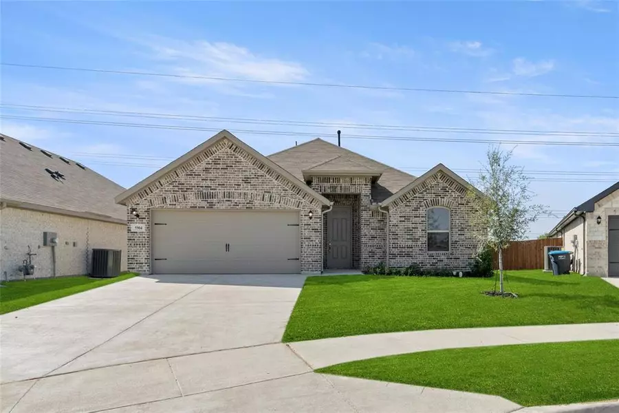 5904 Halls Lake Loop, Fort Worth, TX 76179