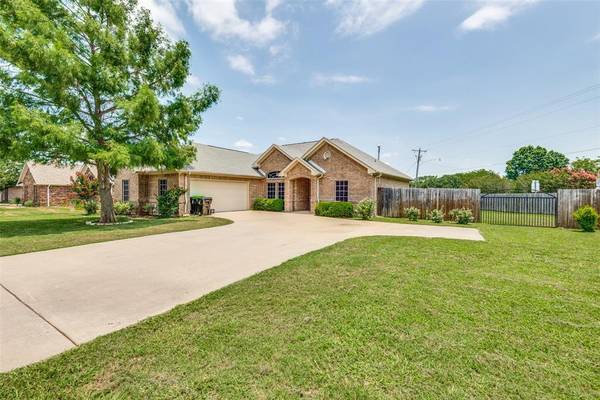 1209 Hickory Drive, Pilot Point, TX 76258